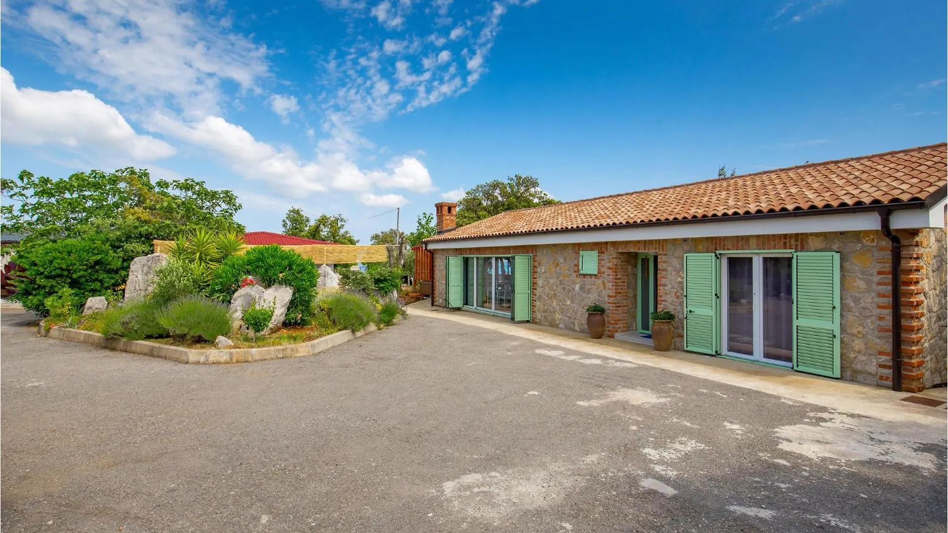 Сasa de vacaciones Gorgeous Home In Nerezine With Jacuzzi Croacia