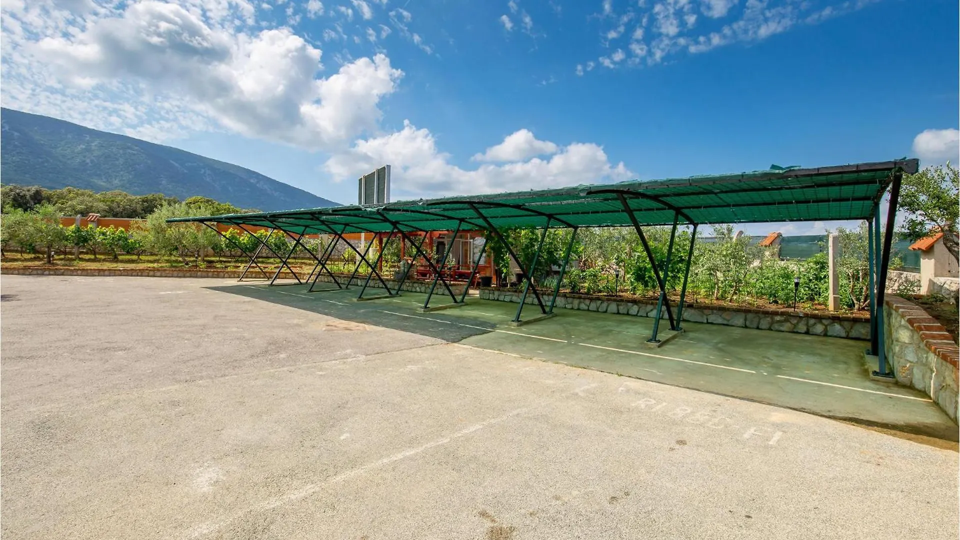 Gorgeous Home In Nerezine With Jacuzzi Croatie