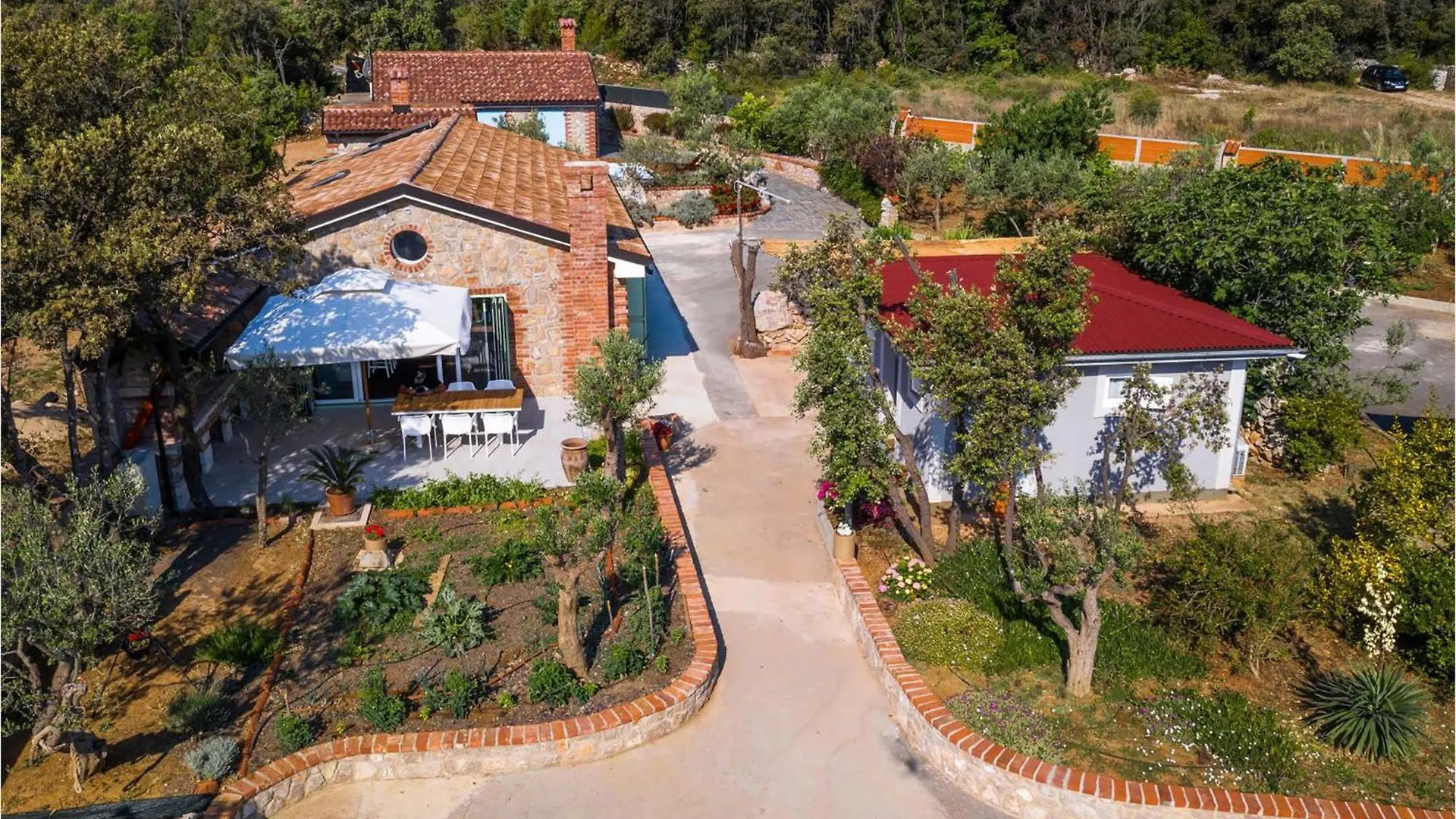 Gorgeous Home In Nerezine With Jacuzzi 0*,  Croacia