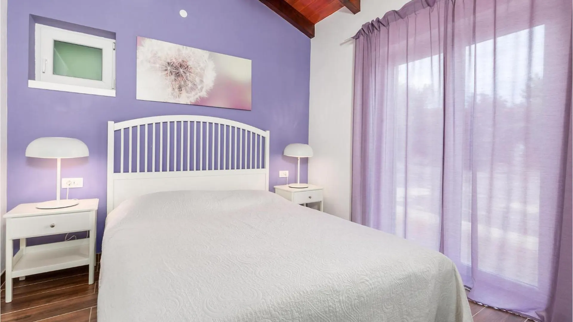 Gorgeous Home In Nerezine With Jacuzzi Сasa de vacaciones
