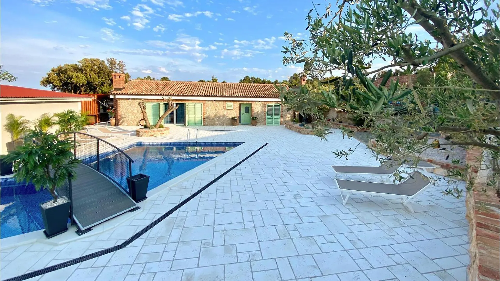 Gorgeous Home In Nerezine With Jacuzzi 0*,  Croacia