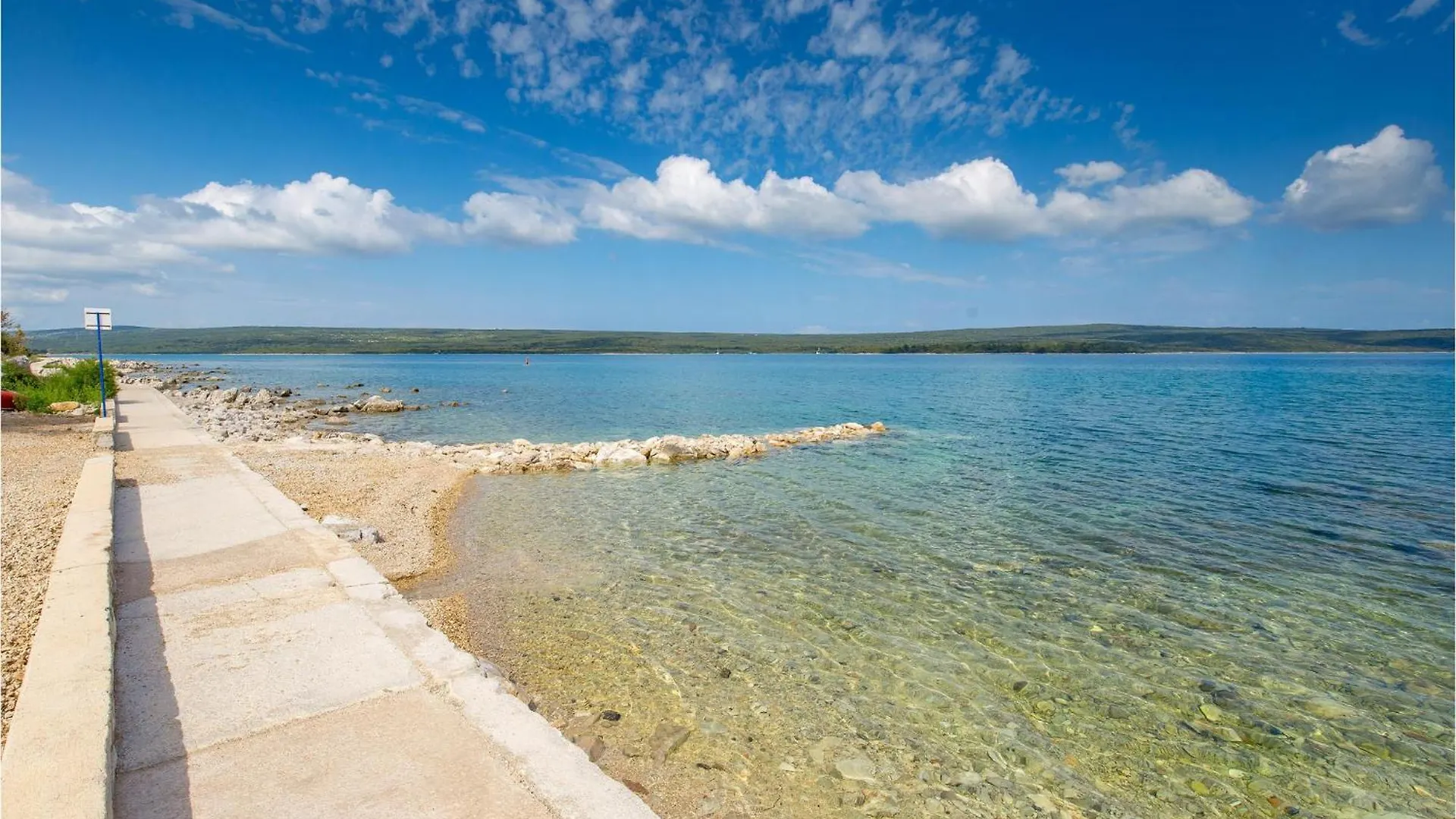 Сasa de vacaciones Gorgeous Home In Nerezine With Jacuzzi